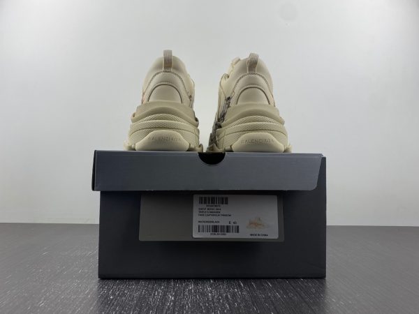 BALENCIAGA - Image 17