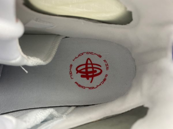 NIKE AIR ZOOM HUARACHE 2K4 - Image 11