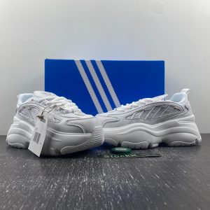 adidas老爹鞋3.0。