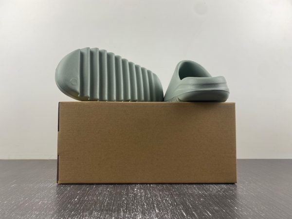 adidas YEEZY SLIDE - Image 11