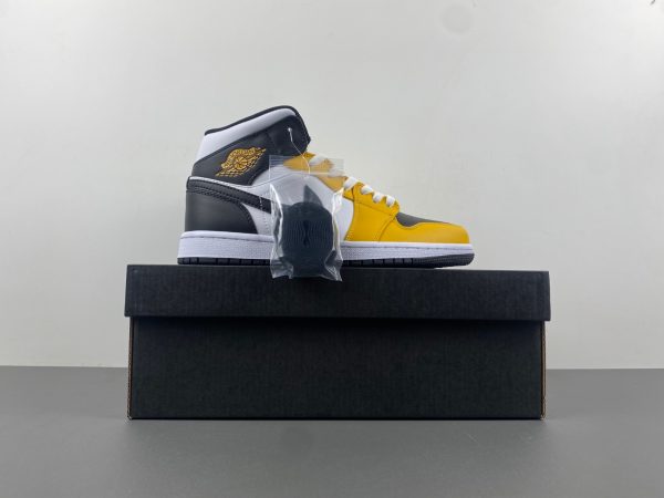 Air Jordan 1 Mid - Image 16