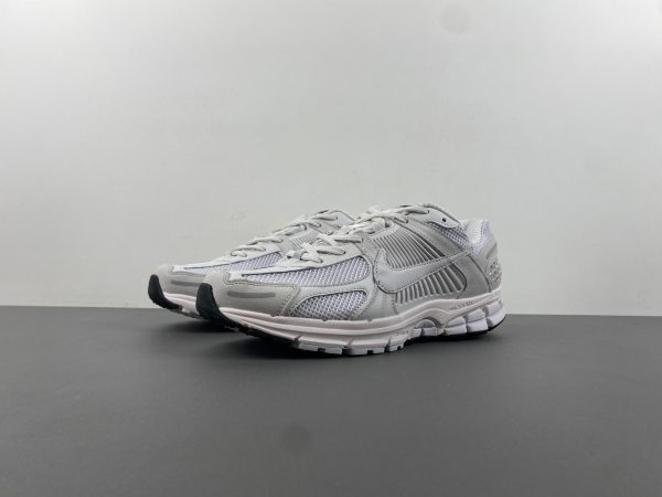 Nike Zoom Vomero 5 - Image 4