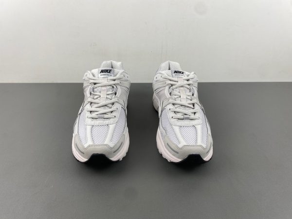 Nike Zoom Vomero 5 - Image 2