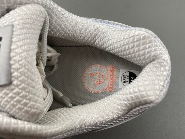 Nike Zoom Vomero 5 - Image 12