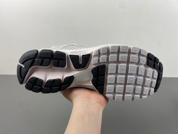 Nike Zoom Vomero 5 - Image 13