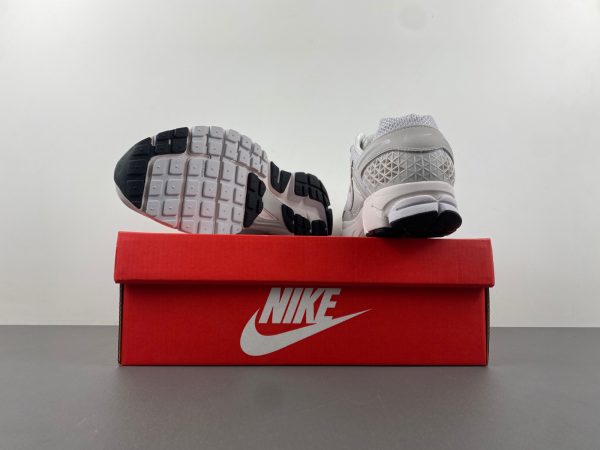 Nike Zoom Vomero 5 - Image 16