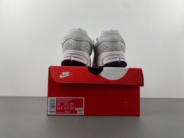 Nike Zoom Vomero 5 - Image 17