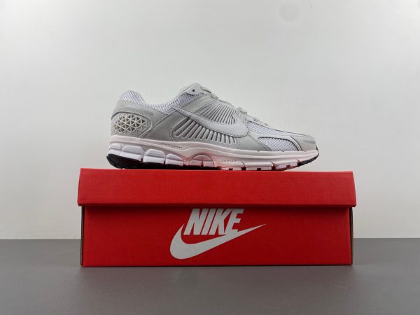 Nike Zoom Vomero 5 - Image 18